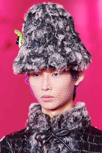 Look 60
